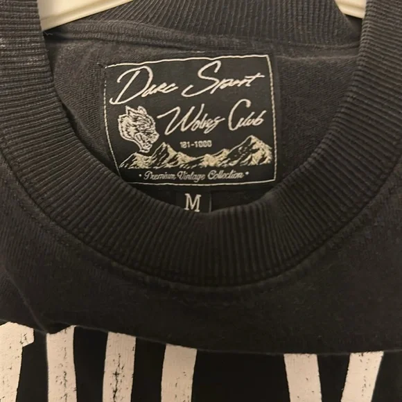 Darc Sport Wolves Club Graphic Cropped T-Shirt - Picture 3 of 3